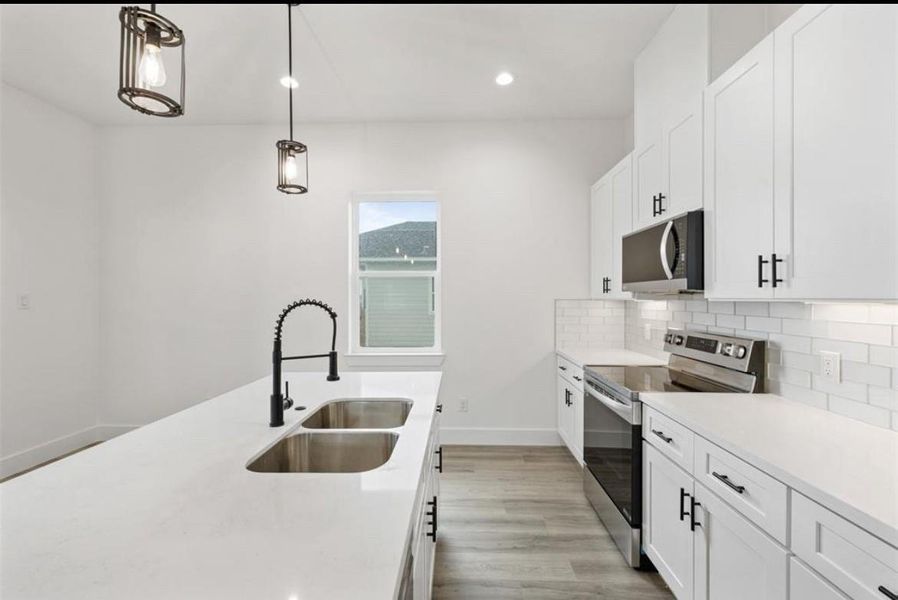 Furnished interior view inside a new home in , Galveston (Image 10).
