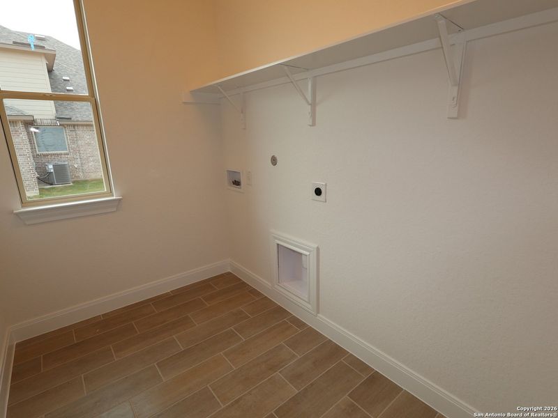 Spacious, unfurnished interior of a new home in Preserve at Annabelle Ranch, San Antonio (Image 9).