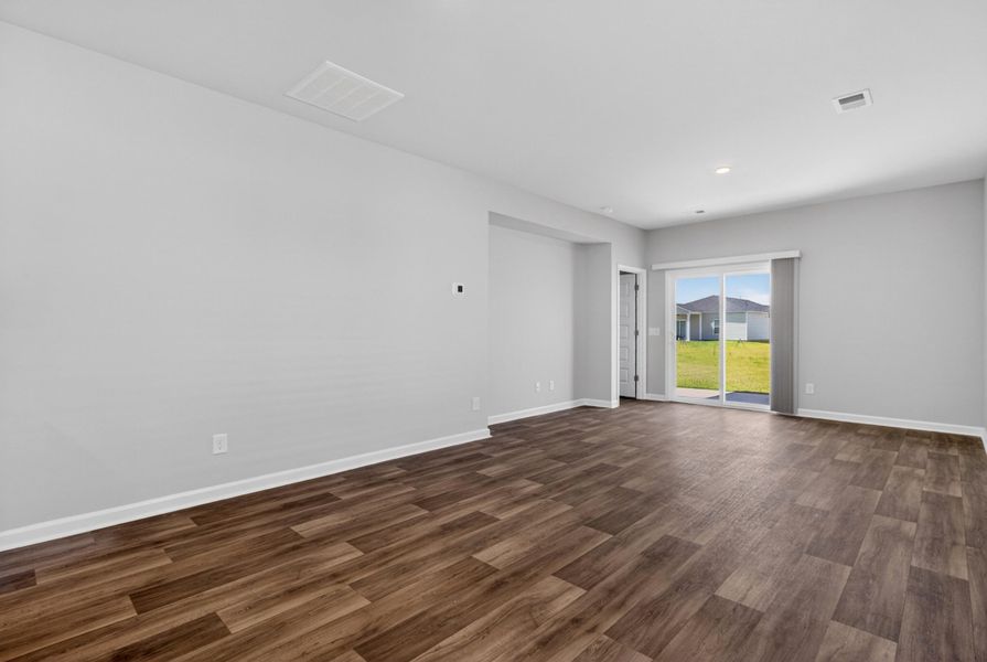Spacious, unfurnished interior of a new home in Lindera Preserve at Cane Bay Plantation, Summerville (Image 13). Spacious, unfurnished interior of a new home in Lindera Preserve at Cane Bay Plantation, Summerville (Image 13).