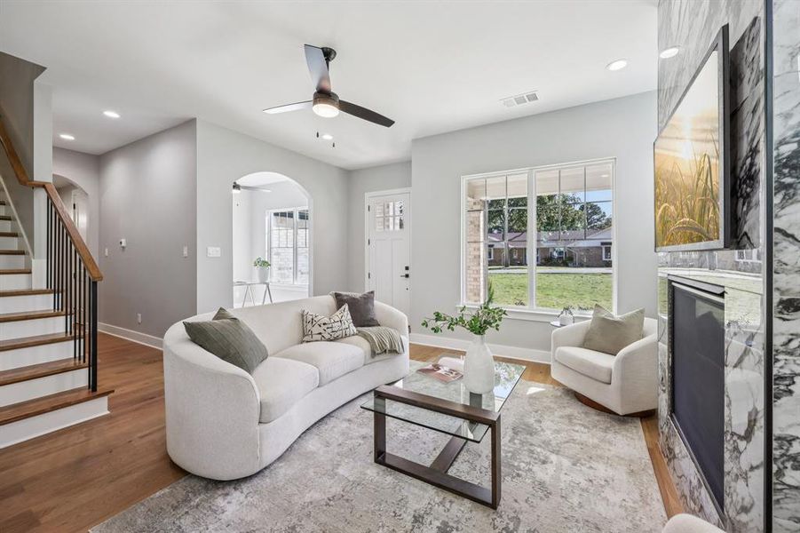 Furnished interior view inside a new home in , Grapevine (Image 5).