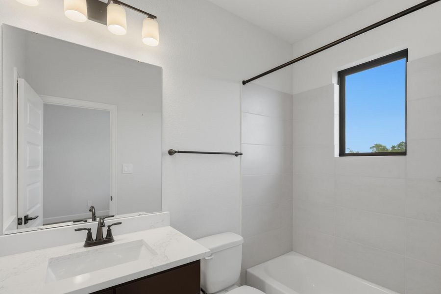 Furnished interior view inside a new home in Sienna, Missouri City (Image 11).