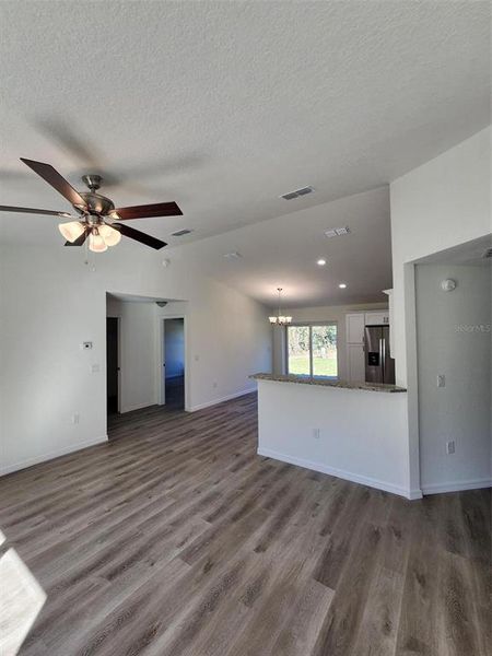 Spacious, unfurnished interior of a new home in , Dunnellon (Image 7).