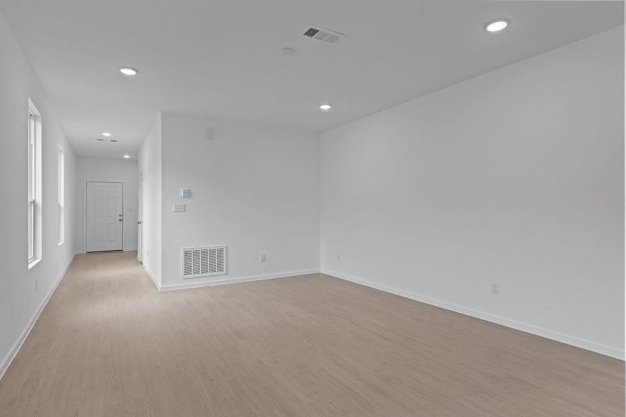 Spacious, unfurnished interior of a new home in Montgomery Bend, Montgomery (Image 18).