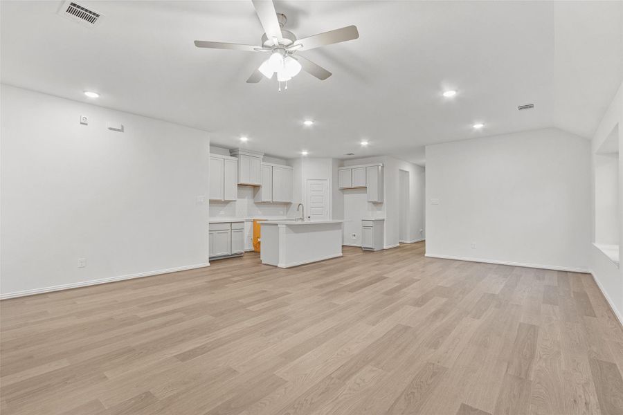 Spacious, unfurnished interior of a new home in River Ranch, Dayton (Image 14).