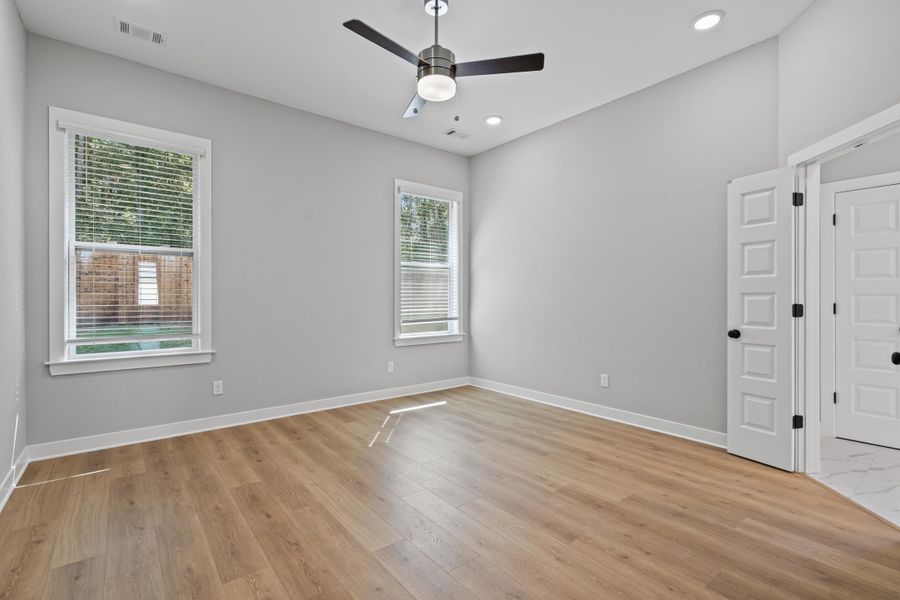 Empty room featuring light wood-type flooring, recessed lighting, and a ceiling fan