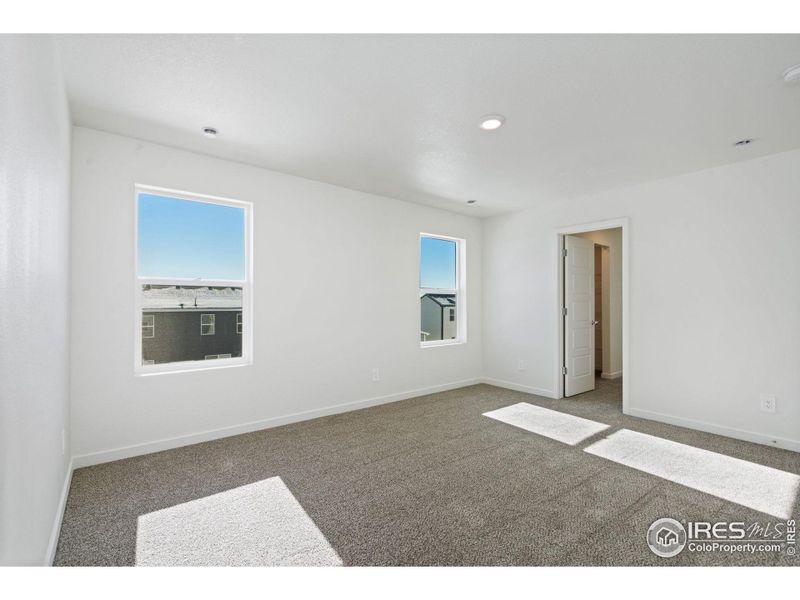 Spacious, unfurnished interior of a new home in Hudson Hills, Hudson (Image 11).