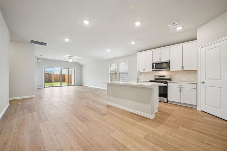 Photo is not of the actual home, but is an inspirational photo of builder’s model home and may depict options, furnishings, and/or decorator features that are not included. Photo is not of the actual home, but is an inspirational photo of builder’s model home and may depict options, furnishings, and/or decorator features that are not included.