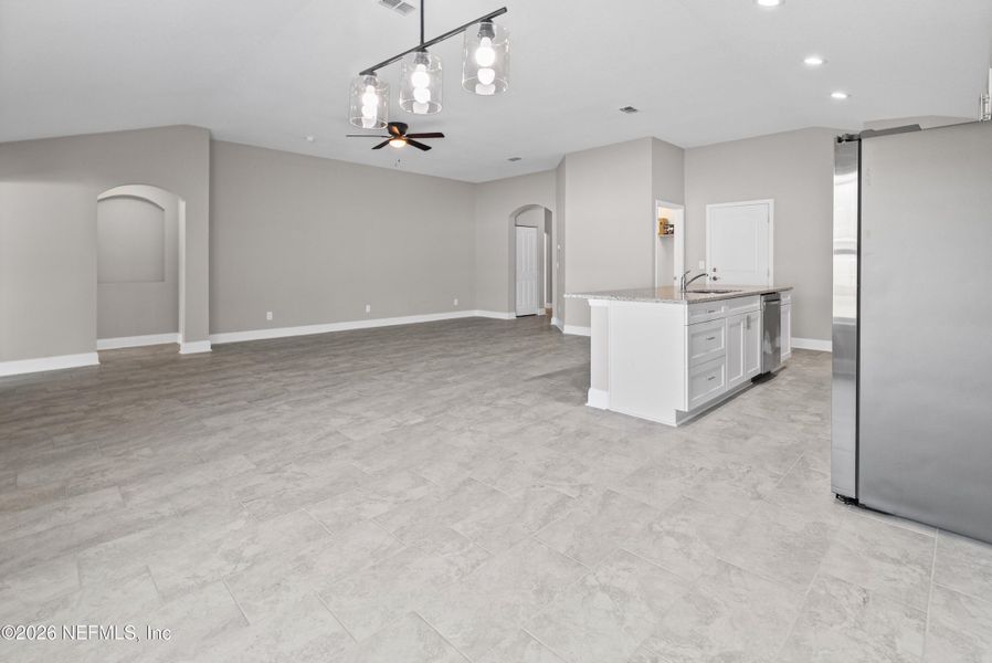 Spacious, unfurnished interior of a new home in , Jacksonville (Image 33).
