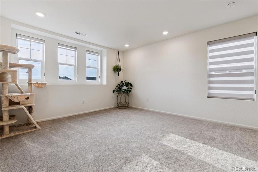 Image 32 of a home in Sweetgrass.