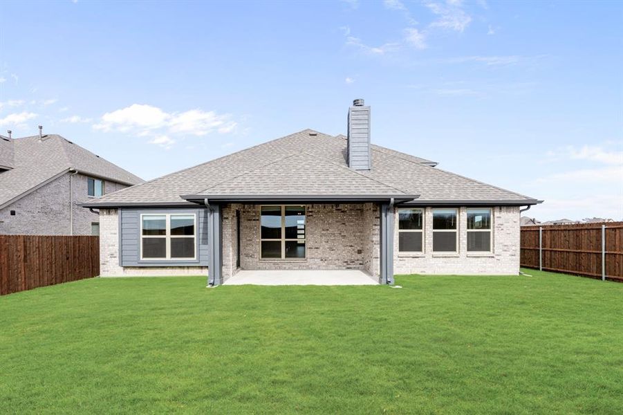 Exterior details and patio area of a home in Ridge Ranch, Mesquite (Image 3).
