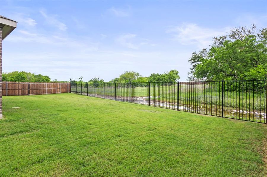 No rear neighbors, wide-open greenbelt behind you, and the kind of backyard that actually feels like an escape. This is where quiet mornings, evening unwinds, and weekend relaxation just hits different No rear neighbors, wide-open greenbelt behind you, and the kind of backyard that actually feels like an escape. This is where quiet mornings, evening unwinds, and weekend relaxation just hits different