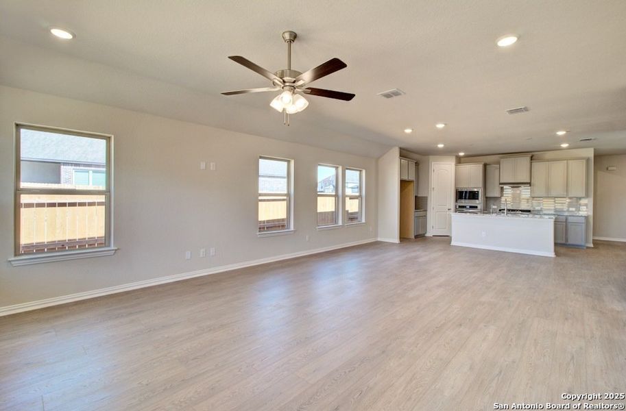 Spacious, unfurnished interior of a new home in Meyer Ranch - Enclave, New Braunfels (Image 22).
