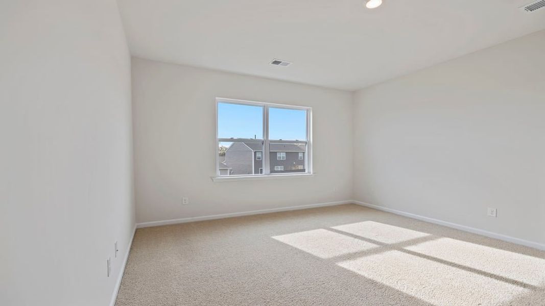Spacious, unfurnished interior of a new home in Woodglen, Piedmont (Image 24).