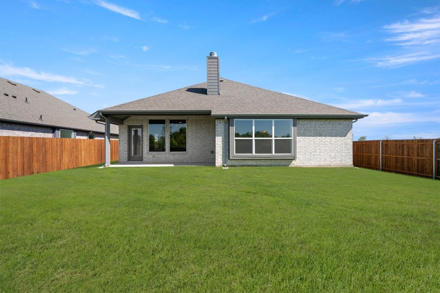 Exterior details and patio area of a home in Hunters Ridge, Crowley (Image 4).