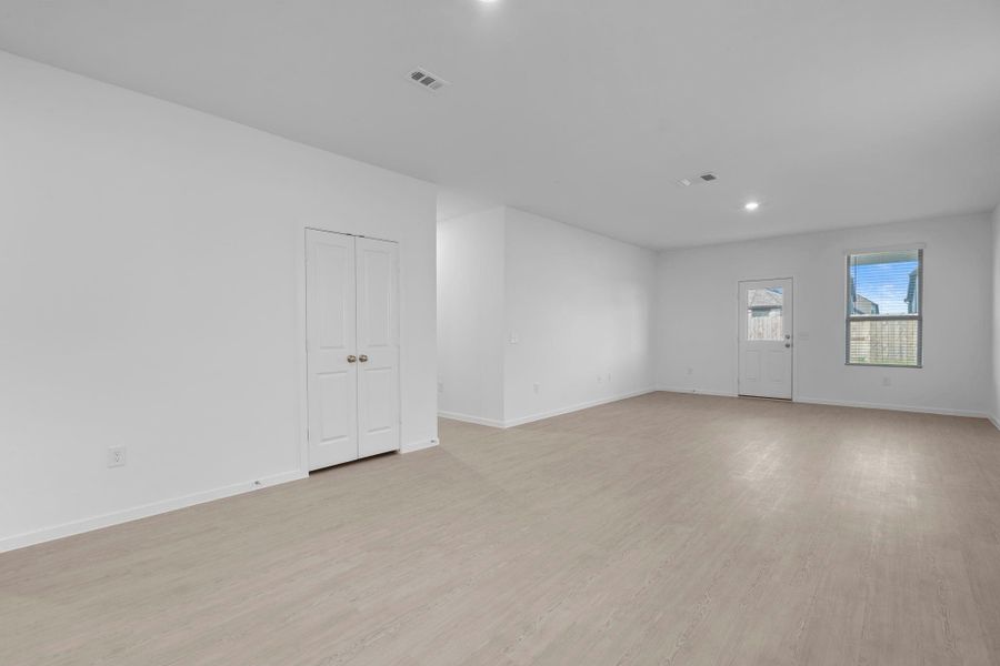 Spacious, unfurnished interior of a new home in Mavera, Conroe (Image 18).