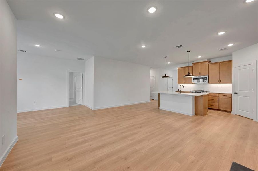 Spacious, unfurnished interior of a new home in Aspire at Reunion, Newark (Image 14).