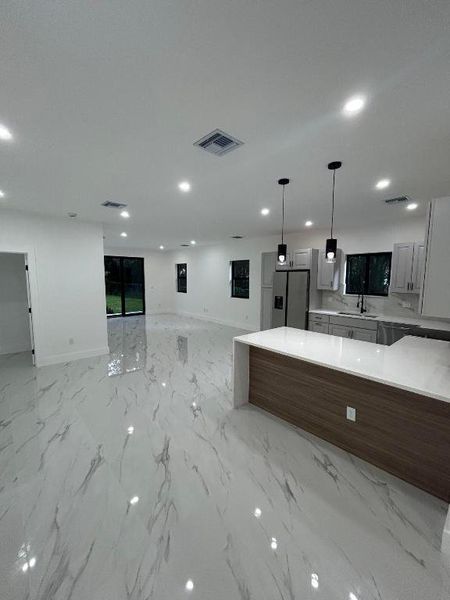 kqzobt3mQs2Ua7BcLRPM3Q