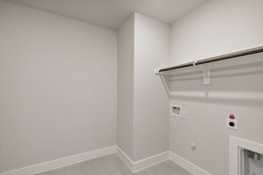 Representative unfurnished interior of a home built from the Dove by Centre Living Homes in Dove Hollow, Waxahachie (Image 46).