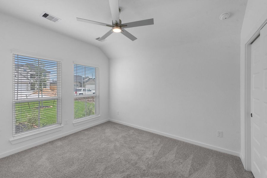 Spacious, unfurnished interior of a new home in Briarwood Crossing, Rosenberg (Image 18).