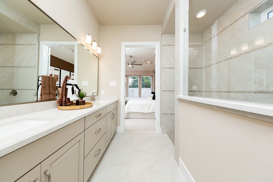 Representative furnished interior of a home built from the Stratford by Beazer Homes in Sorella, Tomball (Image 8).