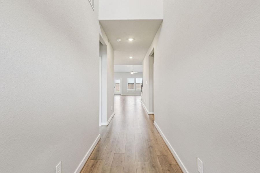 Spacious, unfurnished interior of a new home in Stewart's Ranch, Conroe (Image 18). Spacious, unfurnished interior of a new home in Stewart's Ranch, Conroe (Image 18).