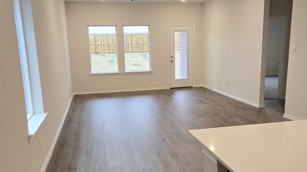 Spacious, unfurnished interior of a new home in Creekside Ranch, Blue Ridge (Image 6).