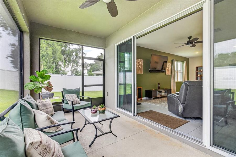 Exterior details and patio area of a home in , Tavares (Image 4).