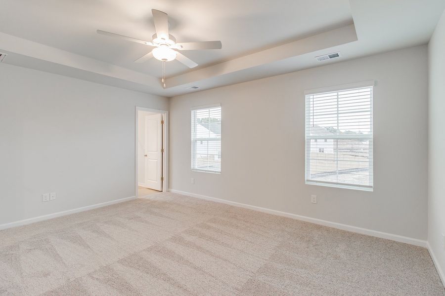 Spacious, unfurnished interior of a new home in Bluefield, Lexington (Image 21).