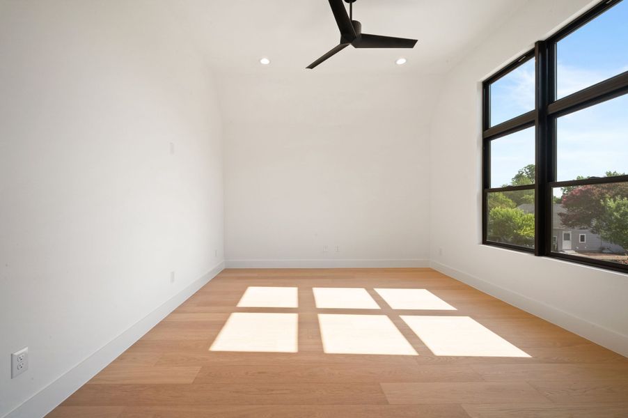 Spacious, unfurnished interior of a new home in , Dallas (Image 19).