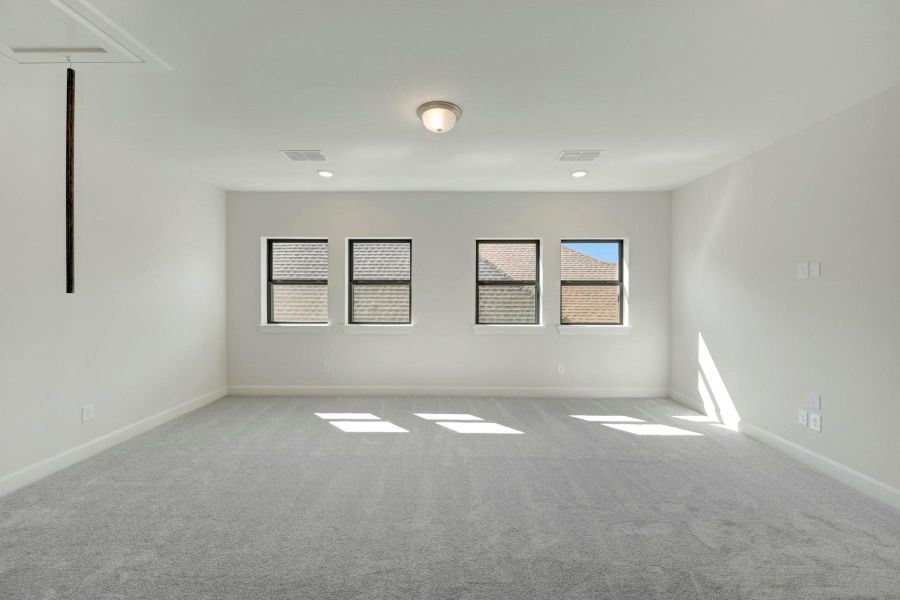 Spacious, unfurnished interior of a new home in The Meadows at Imperial Oaks, Conroe (Image 15).