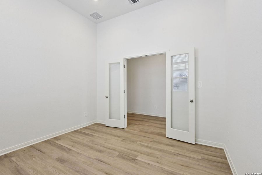 Spacious, unfurnished interior of a new home in Fox Falls, Boerne (Image 30).