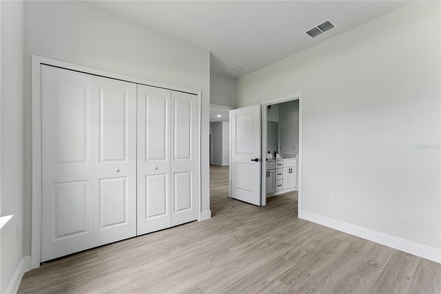 Spacious, unfurnished interior of a new home in , Ocala (Image 40).