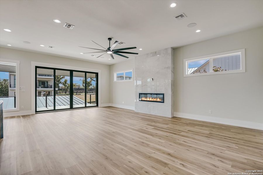 Spacious, unfurnished interior of a new home in , Kingsland (Image 28).