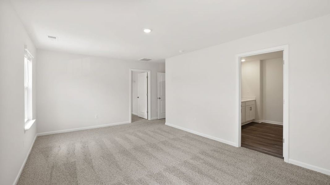 Spacious, unfurnished interior of a new home in Seneca Falls, Seneca (Image 33).