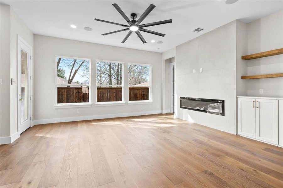 Spacious, unfurnished interior of a new home in , North Richland Hills (Image 25).
