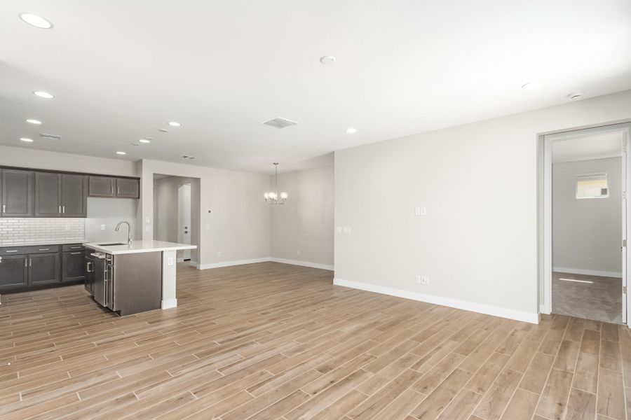 Spacious, unfurnished interior of a new home in Allen Ranches, Litchfield Park (Image 10). Spacious, unfurnished interior of a new home in Allen Ranches, Litchfield Park (Image 10).