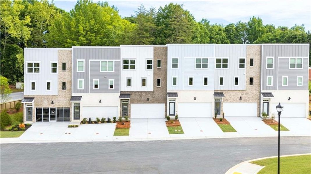 Condo located in Peachtree Corners, GA showcasing its design and architecture (Image 3).