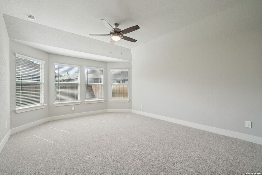 Spacious, unfurnished interior of a new home in Estancia Ranch - Classic Series, San Antonio (Image 16).