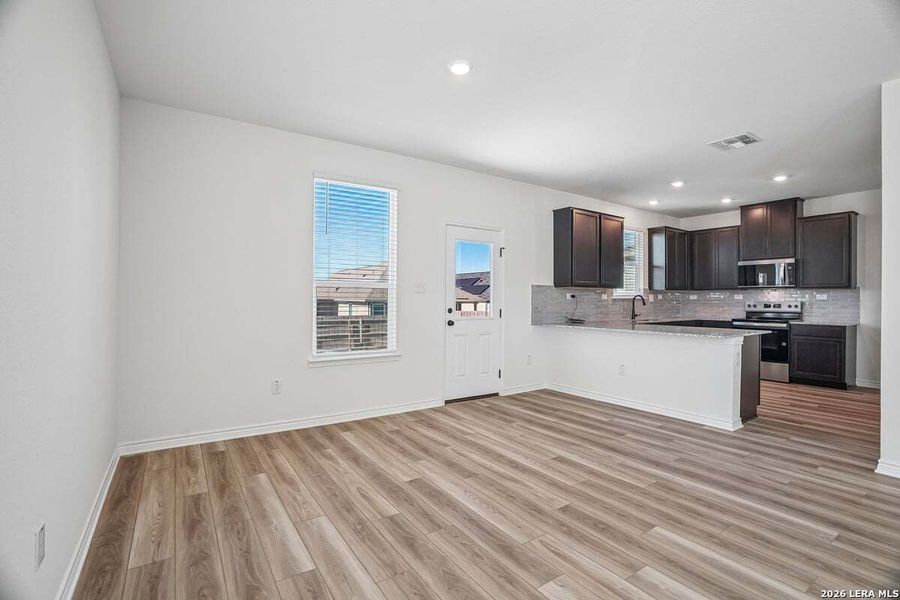 Spacious, unfurnished interior of a new home in Legend Heights - Heritage Collection, New Braunfels (Image 34).
