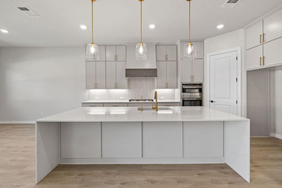 Representative images and renderings are for illustrative purposes. Actual structural options and design finishes of home may vary.