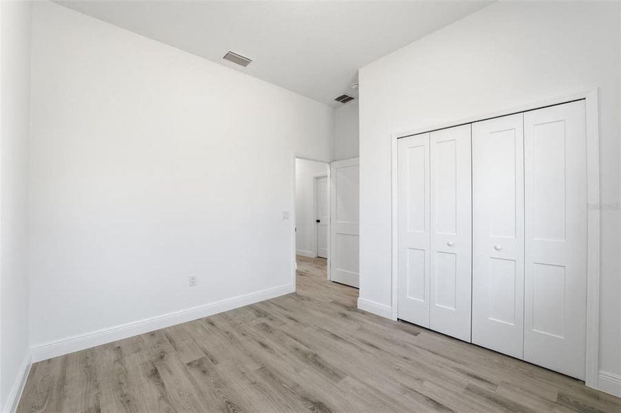 Spacious, unfurnished interior of a new home in , Ocala (Image 31).