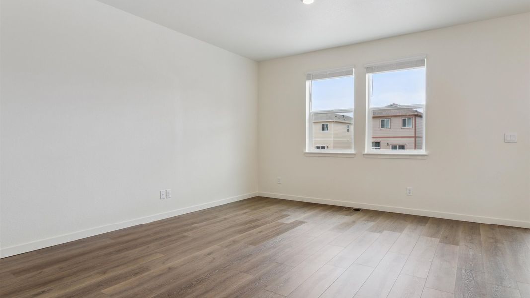 Spacious, unfurnished interior of a new home in Silver Peaks, Lochbuie (Image 6).