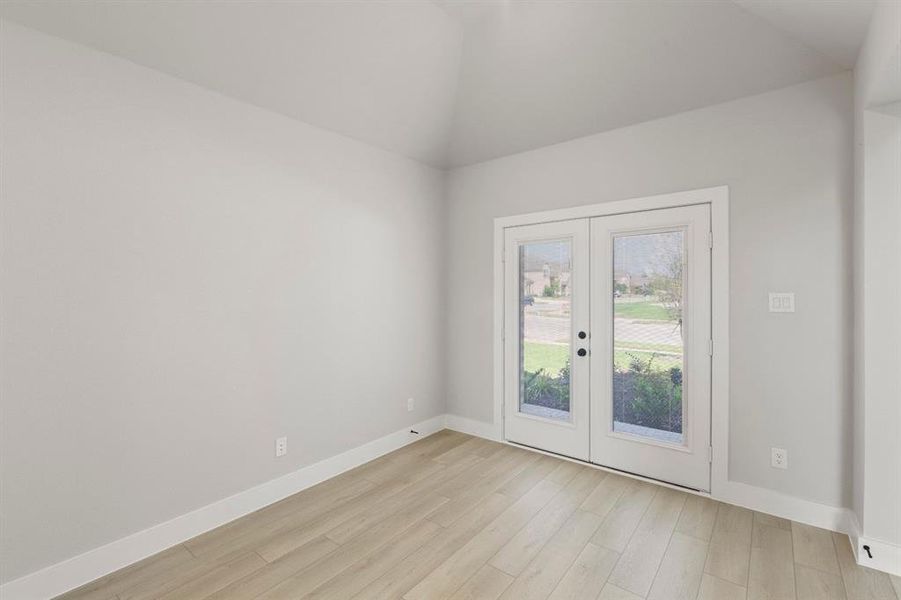 Spacious, unfurnished interior of a new home in Woodcreek, Rockwall (Image 16).