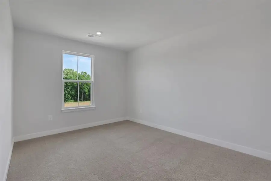 Spacious, unfurnished interior of a new home in Laurel Fields, Gainesville (Image 16).