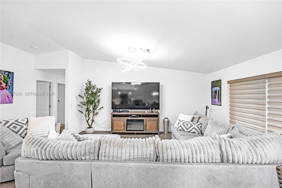 Furnished interior view inside a new home in , Cape Coral (Image 9).