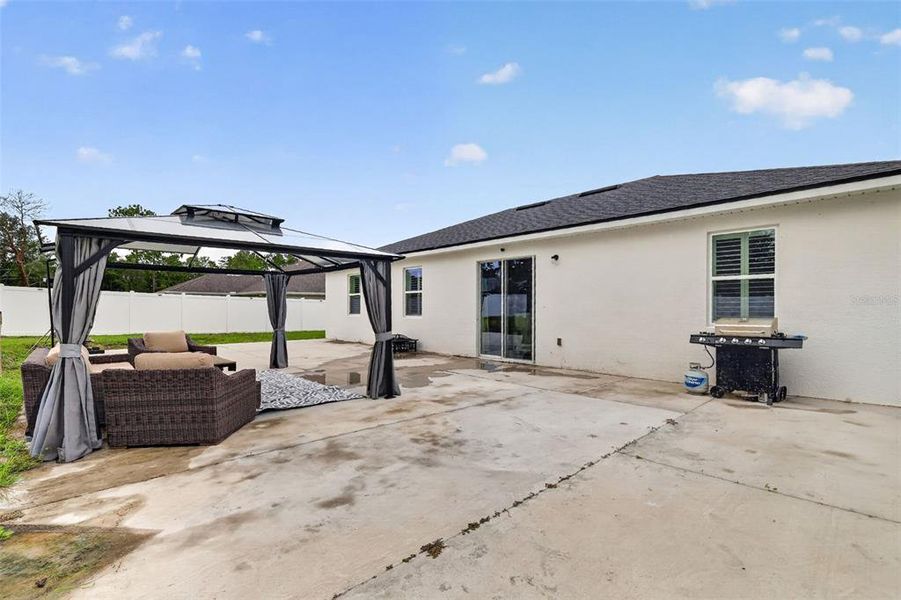 Exterior details and patio area of a home in Ocala, Ocala (Image 4).