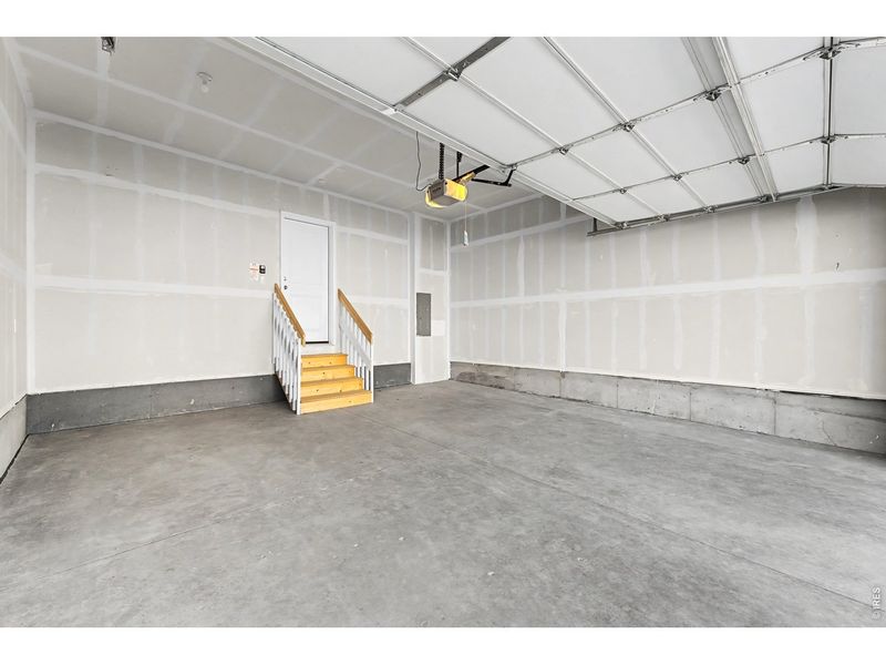 Spacious, unfurnished interior of a new home in The Lakes at Centerra - The Shores, Loveland (Image 24).