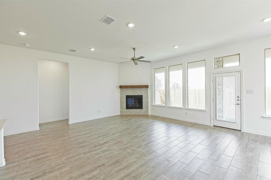 Spacious, unfurnished interior of a new home in Preserve at Honey Creek, McKinney (Image 18).