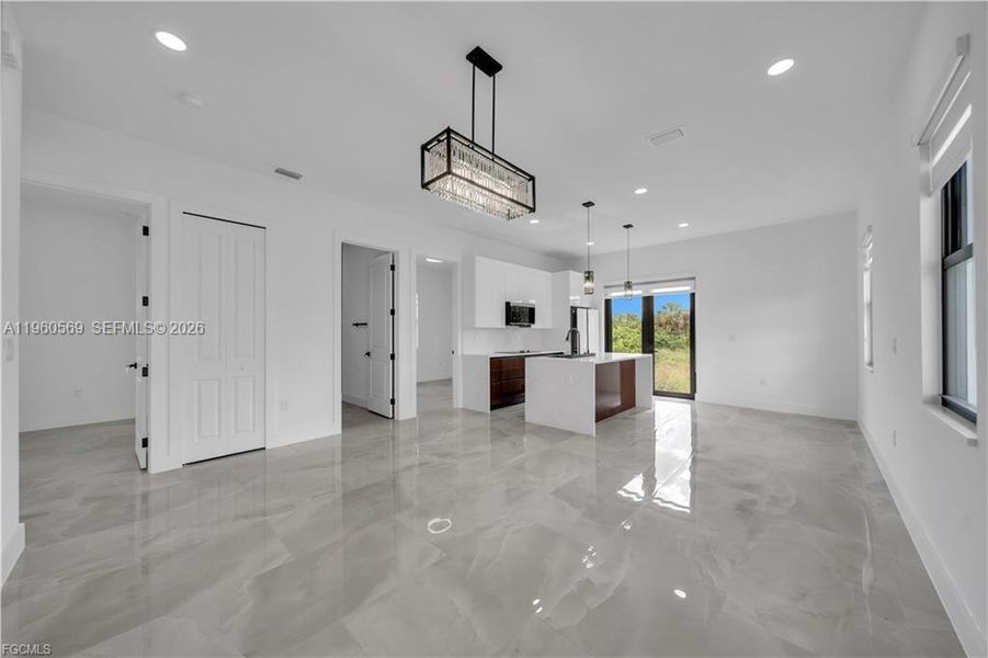 Spacious, unfurnished interior of a new home in , Lehigh Acres (Image 12).