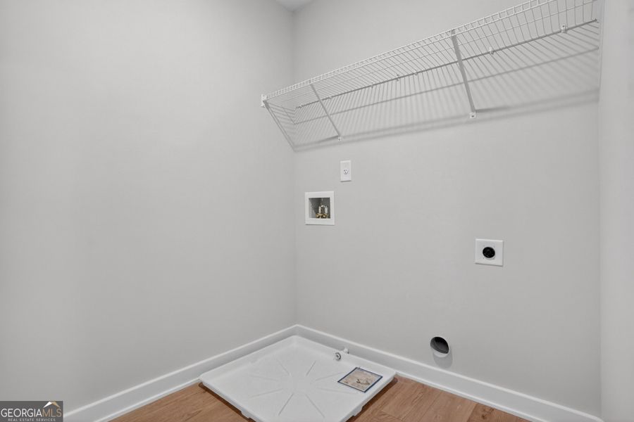 Spacious, unfurnished interior of a new home in The Fairways at Mirror Lake, Villa Rica (Image 35). Spacious, unfurnished interior of a new home in The Fairways at Mirror Lake, Villa Rica (Image 35).